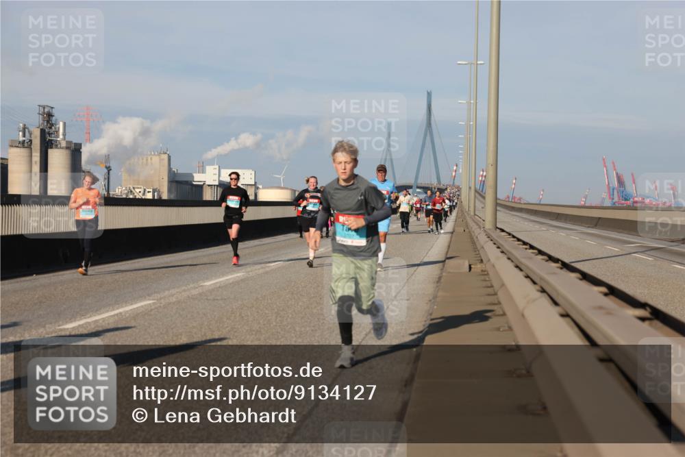 03.10.2025 - Köhlbrandbrückenlauf Lena Gebhardt http://msf.ph/oto/9134127 03.10.2025 09:52:15 Position 2  meine-sportfotos.de