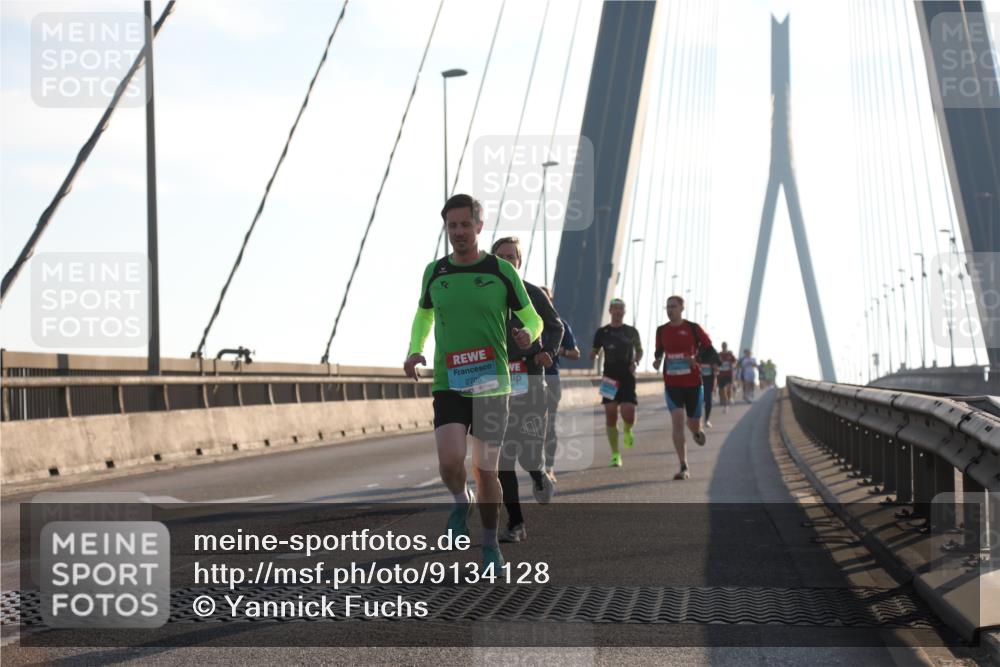 03.10.2025 - Köhlbrandbrückenlauf Yannick Fuchs http://msf.ph/oto/9134128 03.10.2025 08:21:13 Position 1 2705 meine-sportfotos.de