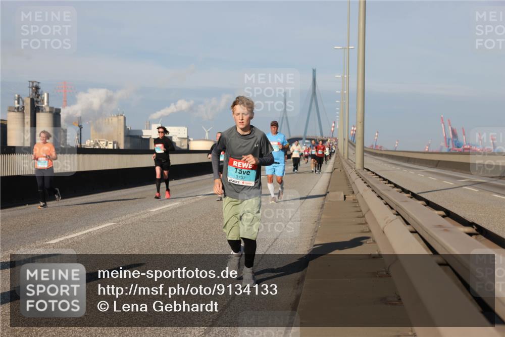 03.10.2025 - Köhlbrandbrückenlauf Lena Gebhardt http://msf.ph/oto/9134133 03.10.2025 09:52:16 Position 2 3707 meine-sportfotos.de
