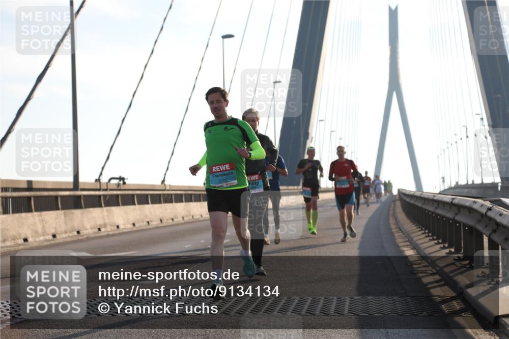 03.10.2025 - Köhlbrandbrückenlauf Yannick Fuchs http://msf.ph/oto/9134134 03.10.2025 08:21:13 Position 1 2705 meine-sportfotos.de