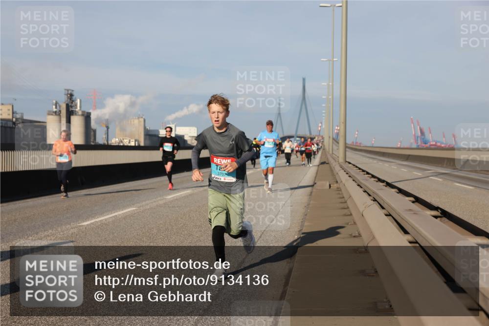 03.10.2025 - Köhlbrandbrückenlauf Lena Gebhardt http://msf.ph/oto/9134136 03.10.2025 09:52:16 Position 2 3707 meine-sportfotos.de