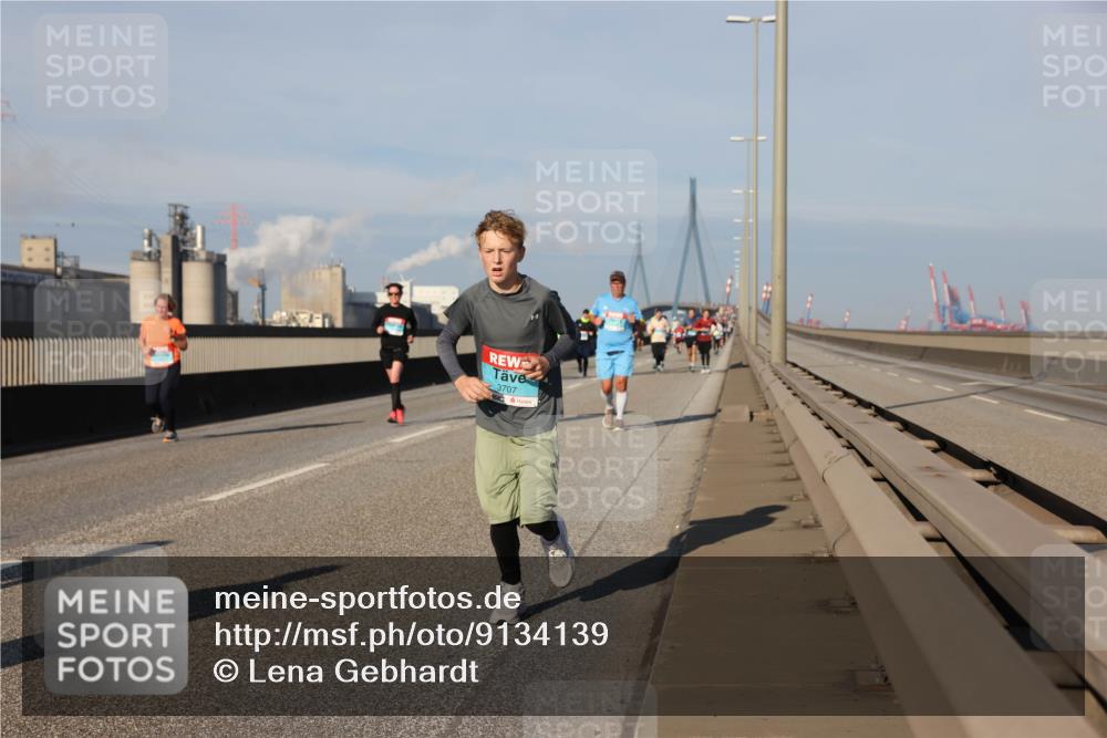 03.10.2025 - Köhlbrandbrückenlauf Lena Gebhardt http://msf.ph/oto/9134139 03.10.2025 09:52:16 Position 2 3707 meine-sportfotos.de