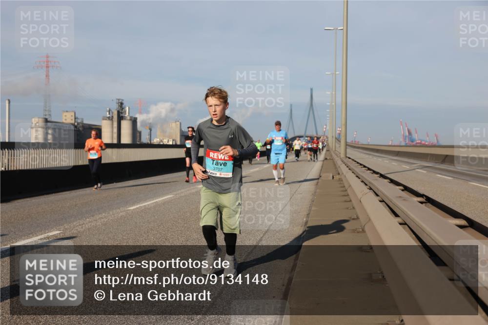 03.10.2025 - Köhlbrandbrückenlauf Lena Gebhardt http://msf.ph/oto/9134148 03.10.2025 09:52:16 Position 2 3707 meine-sportfotos.de