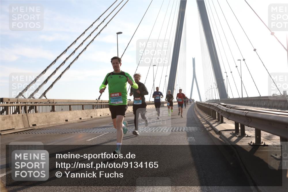 03.10.2025 - Köhlbrandbrückenlauf Yannick Fuchs http://msf.ph/oto/9134165 03.10.2025 08:21:15 Position 1 2705 meine-sportfotos.de