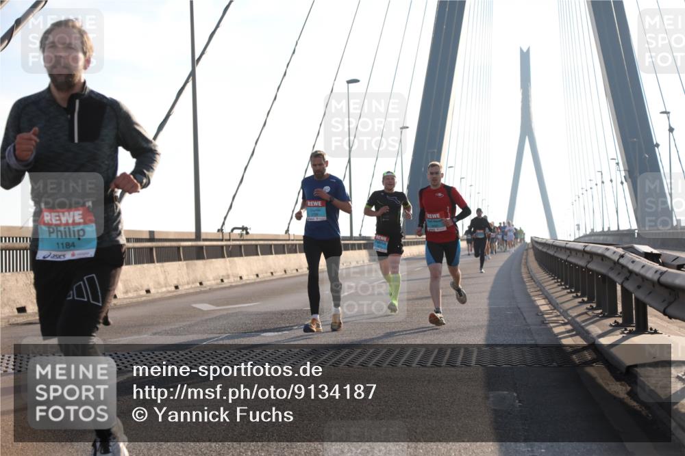 03.10.2025 - Köhlbrandbrückenlauf Yannick Fuchs http://msf.ph/oto/9134187 03.10.2025 08:21:15 Position 1 1184 meine-sportfotos.de