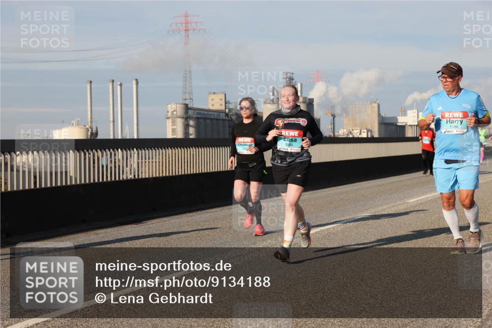 03.10.2025 - Köhlbrandbrückenlauf Lena Gebhardt http://msf.ph/oto/9134188 03.10.2025 09:52:19 Position 2 1412, 3006, 1286 meine-sportfotos.de