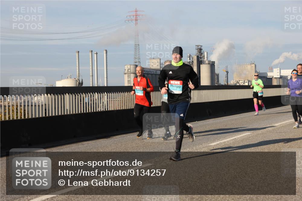03.10.2025 - Köhlbrandbrückenlauf Lena Gebhardt http://msf.ph/oto/9134257 03.10.2025 09:52:25 Position 2 1833 meine-sportfotos.de