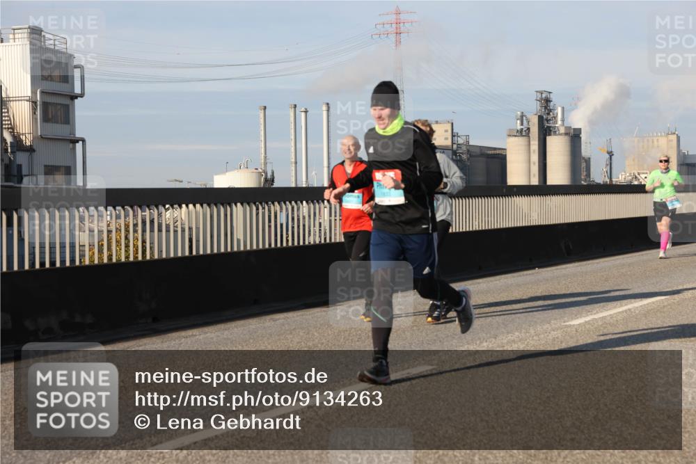 03.10.2025 - Köhlbrandbrückenlauf Lena Gebhardt http://msf.ph/oto/9134263 03.10.2025 09:52:26 Position 2  meine-sportfotos.de