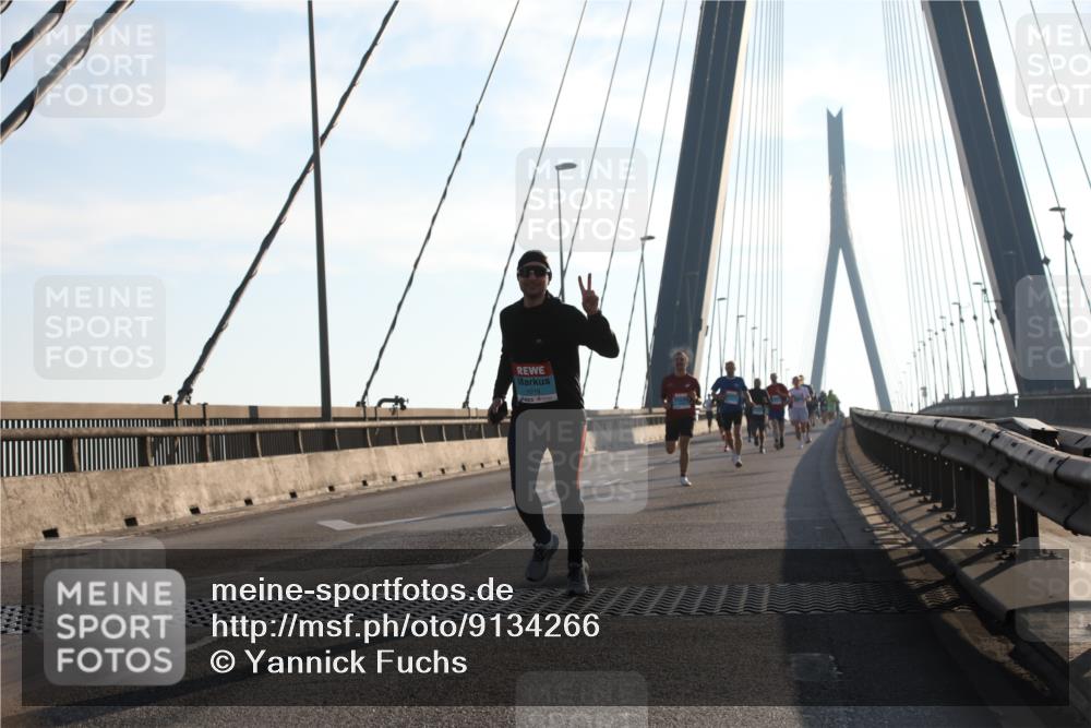 03.10.2025 - Köhlbrandbrückenlauf Yannick Fuchs http://msf.ph/oto/9134266 03.10.2025 08:21:21 Position 1 1019 meine-sportfotos.de