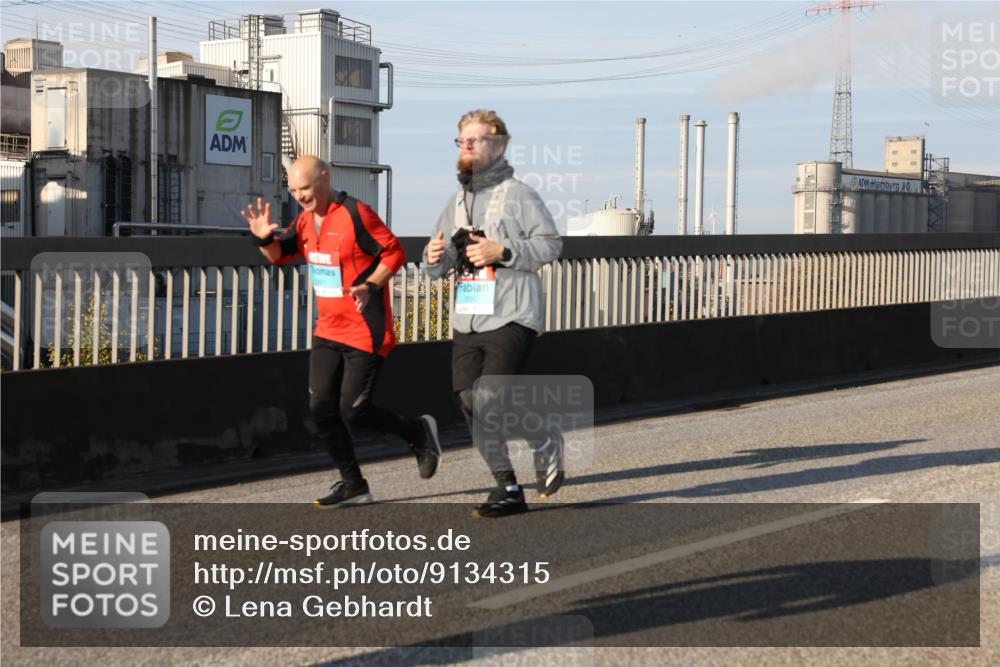 03.10.2025 - Köhlbrandbrückenlauf Lena Gebhardt http://msf.ph/oto/9134315 03.10.2025 09:52:27 Position 2  meine-sportfotos.de