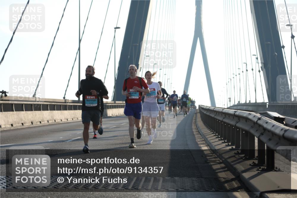 03.10.2025 - Köhlbrandbrückenlauf Yannick Fuchs http://msf.ph/oto/9134357 03.10.2025 08:21:27 Position 1 3193 meine-sportfotos.de