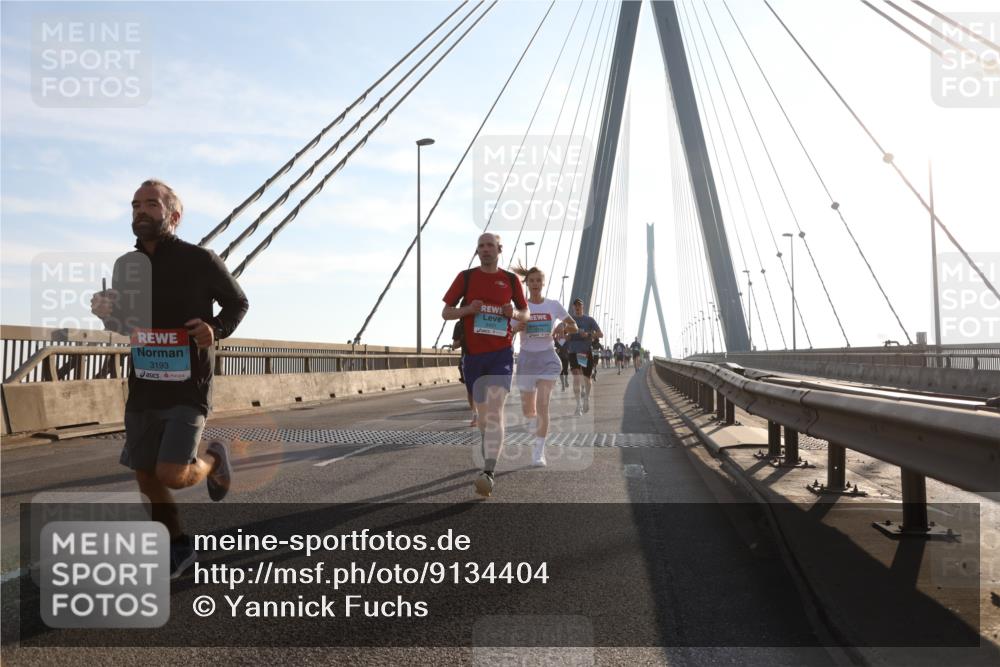 03.10.2025 - Köhlbrandbrückenlauf Yannick Fuchs http://msf.ph/oto/9134404 03.10.2025 08:21:30 Position 1 3193 meine-sportfotos.de