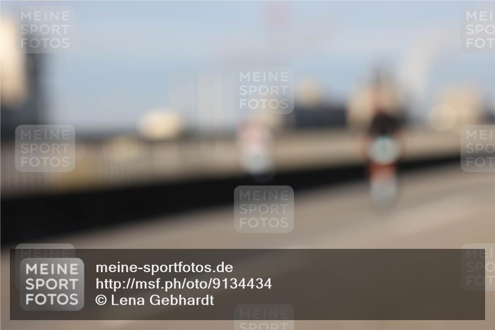 03.10.2025 - Köhlbrandbrückenlauf Lena Gebhardt http://msf.ph/oto/9134434 03.10.2025 09:52:36 Position 2  meine-sportfotos.de