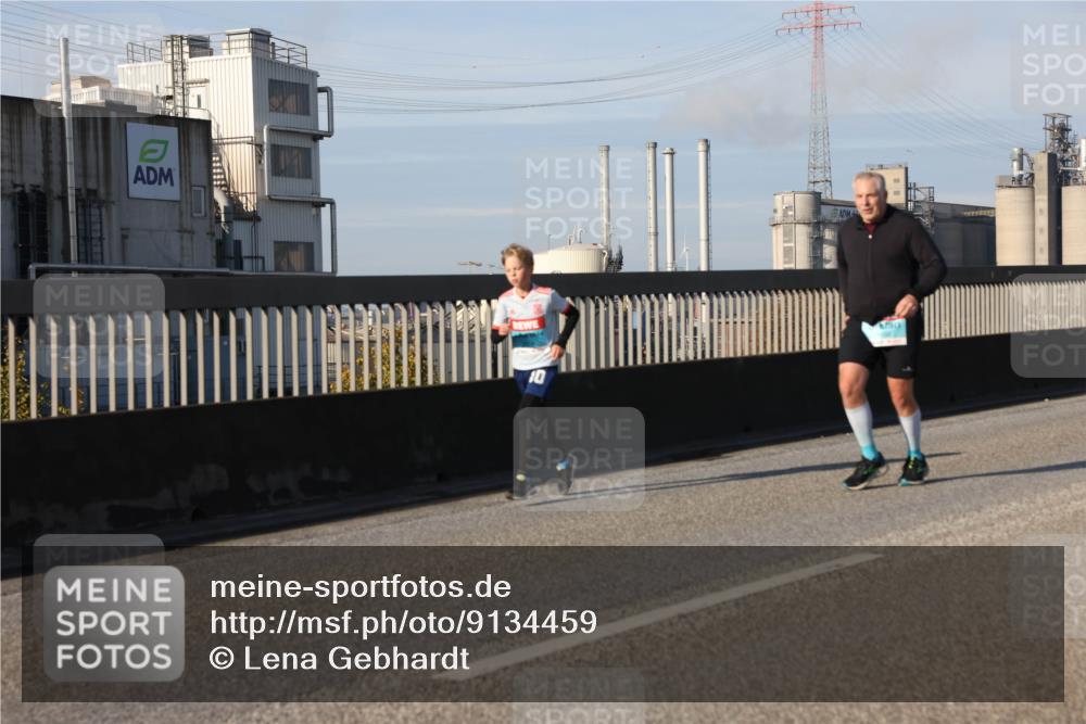 03.10.2025 - Köhlbrandbrückenlauf Lena Gebhardt http://msf.ph/oto/9134459 03.10.2025 09:52:37 Position 2 10 meine-sportfotos.de