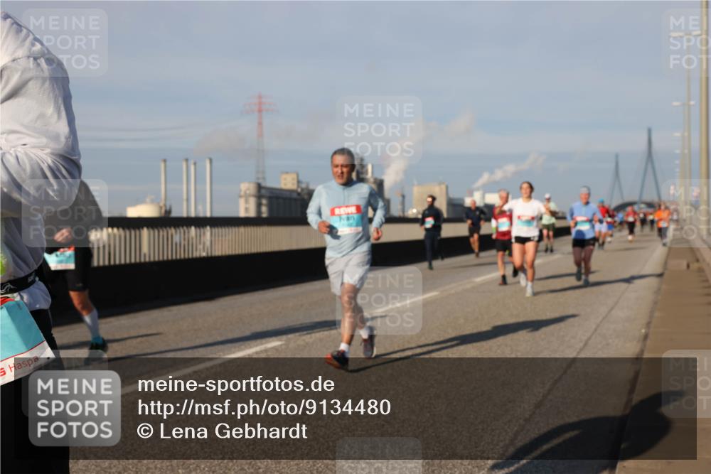 03.10.2025 - Köhlbrandbrückenlauf Lena Gebhardt http://msf.ph/oto/9134480 03.10.2025 09:52:38 Position 2  meine-sportfotos.de