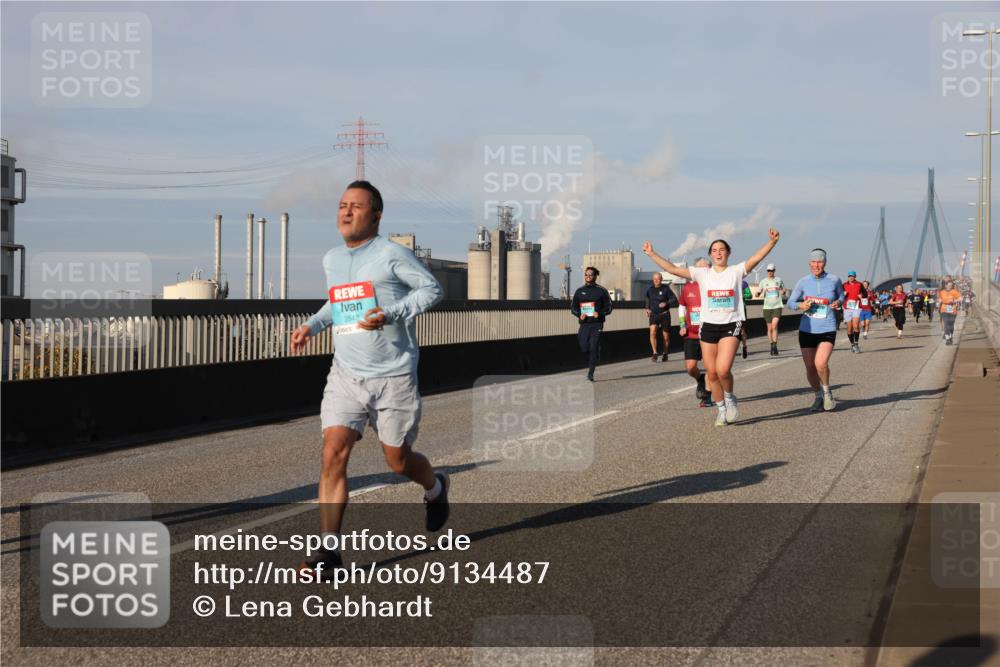 03.10.2025 - Köhlbrandbrückenlauf Lena Gebhardt http://msf.ph/oto/9134487 03.10.2025 09:52:39 Position 2 3542 meine-sportfotos.de