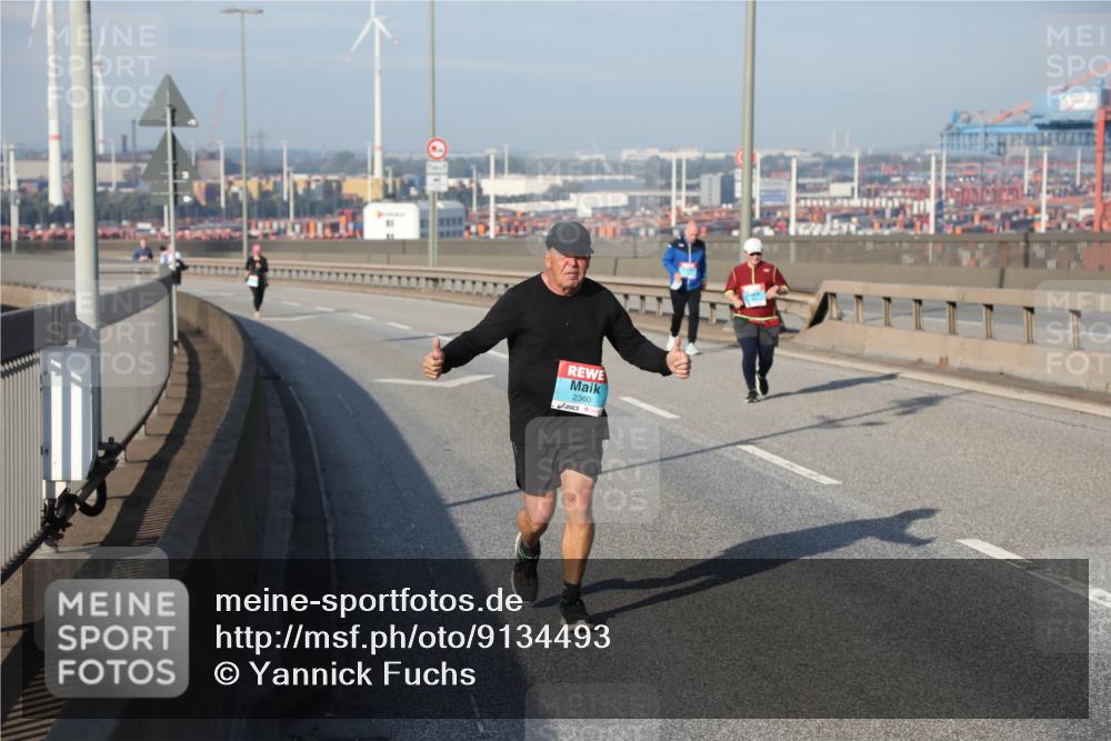 03.10.2025 - Köhlbrandbrückenlauf Yannick Fuchs http://msf.ph/oto/9134493 03.10.2025 09:09:48 Position 2 2360 meine-sportfotos.de