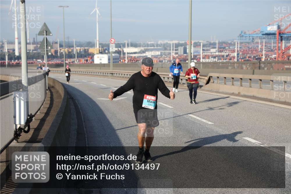 03.10.2025 - Köhlbrandbrückenlauf Yannick Fuchs http://msf.ph/oto/9134497 03.10.2025 09:09:48 Position 2 2360 meine-sportfotos.de