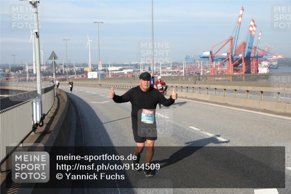 03.10.2025 - Köhlbrandbrückenlauf Yannick Fuchs http://msf.ph/oto/9134509 03.10.2025 09:09:49 Position 2 2360 meine-sportfotos.de