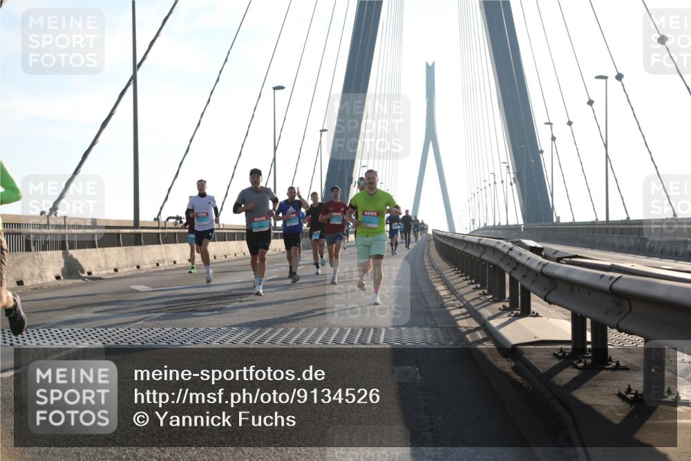 03.10.2025 - Köhlbrandbrückenlauf Yannick Fuchs http://msf.ph/oto/9134526 03.10.2025 08:21:42 Position 1  meine-sportfotos.de