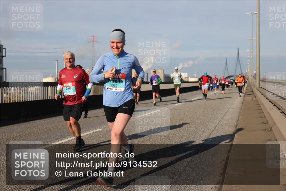 03.10.2025 - Köhlbrandbrückenlauf Lena Gebhardt http://msf.ph/oto/9134532 03.10.2025 09:52:42 Position 2 2134, 3539 meine-sportfotos.de