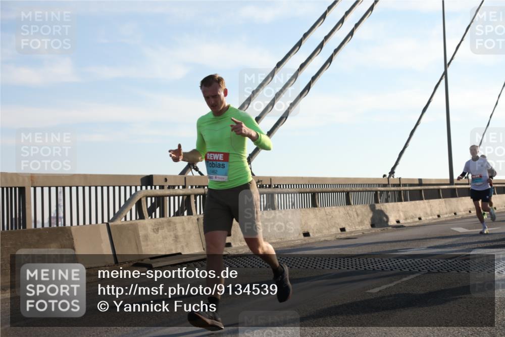 03.10.2025 - Köhlbrandbrückenlauf Yannick Fuchs http://msf.ph/oto/9134539 03.10.2025 08:21:43 Position 1 1462 meine-sportfotos.de