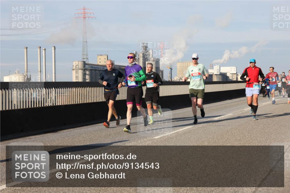 03.10.2025 - Köhlbrandbrückenlauf Lena Gebhardt http://msf.ph/oto/9134543 03.10.2025 09:52:43 Position 2 2449 meine-sportfotos.de