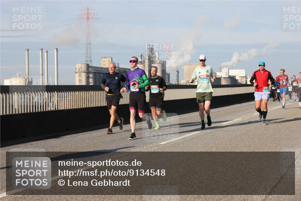03.10.2025 - Köhlbrandbrückenlauf Lena Gebhardt http://msf.ph/oto/9134548 03.10.2025 09:52:43 Position 2  meine-sportfotos.de
