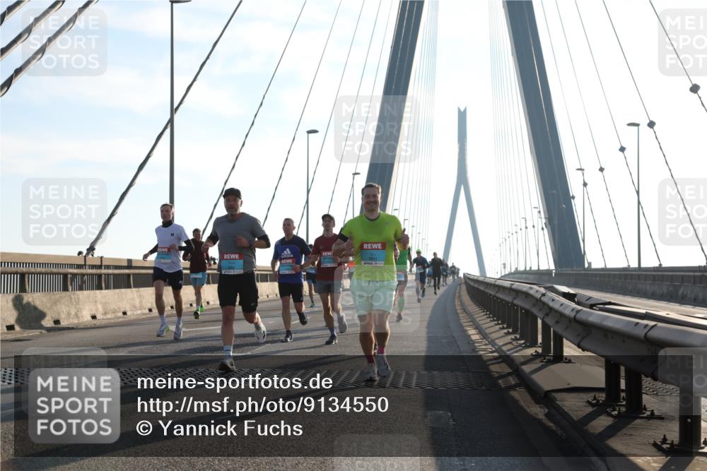 03.10.2025 - Köhlbrandbrückenlauf Yannick Fuchs http://msf.ph/oto/9134550 03.10.2025 08:21:43 Position 1  meine-sportfotos.de
