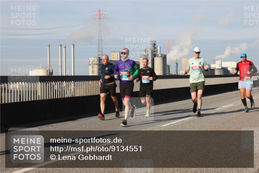 03.10.2025 - Köhlbrandbrückenlauf Lena Gebhardt http://msf.ph/oto/9134551 03.10.2025 09:52:43 Position 2 2034 meine-sportfotos.de