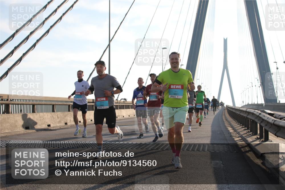 03.10.2025 - Köhlbrandbrückenlauf Yannick Fuchs http://msf.ph/oto/9134560 03.10.2025 08:21:44 Position 1 3785, 3841 meine-sportfotos.de