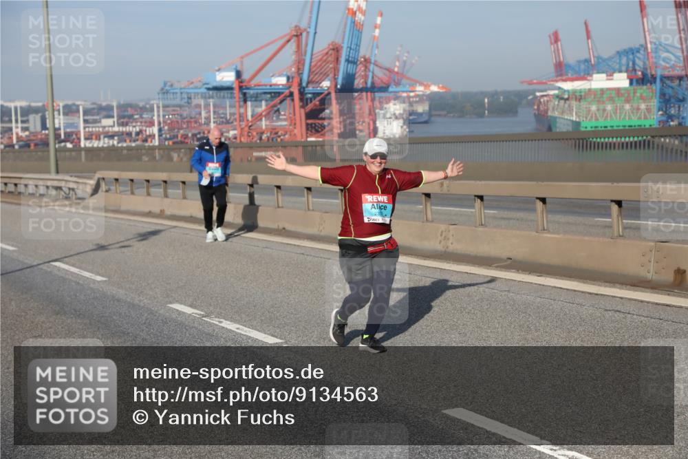 03.10.2025 - Köhlbrandbrückenlauf Yannick Fuchs http://msf.ph/oto/9134563 03.10.2025 09:09:56 Position 2 235 meine-sportfotos.de