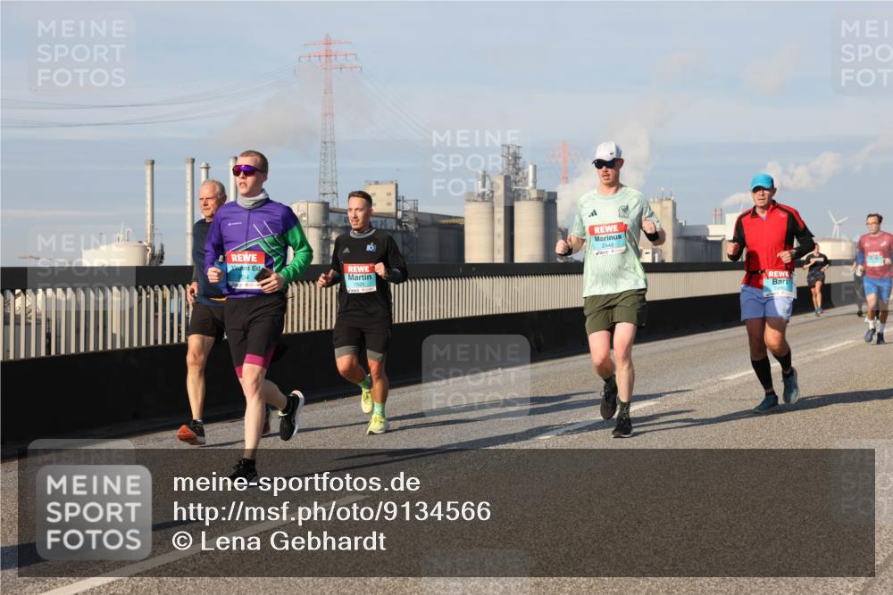 03.10.2025 - Köhlbrandbrückenlauf Lena Gebhardt http://msf.ph/oto/9134566 03.10.2025 09:52:44 Position 2 1525, 2449 meine-sportfotos.de