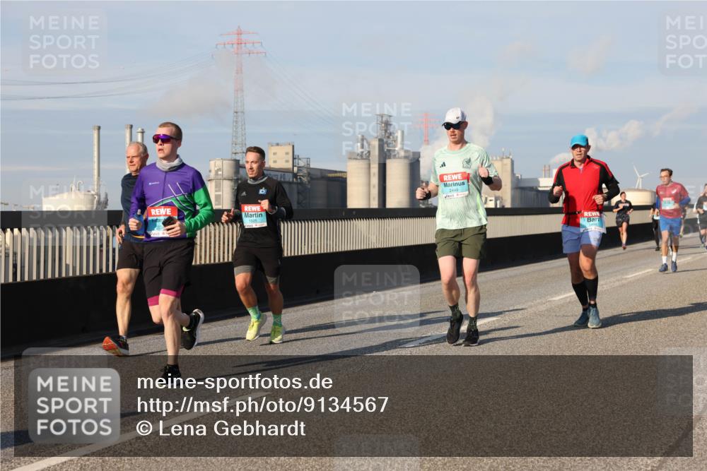 03.10.2025 - Köhlbrandbrückenlauf Lena Gebhardt http://msf.ph/oto/9134567 03.10.2025 09:52:44 Position 2 1525, 2449 meine-sportfotos.de