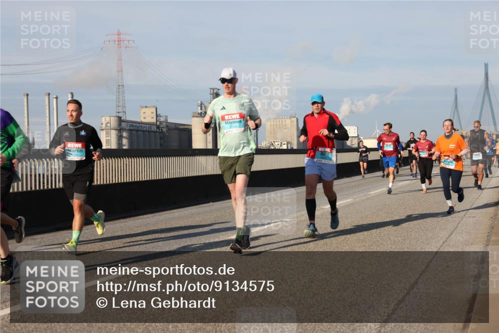 03.10.2025 - Köhlbrandbrückenlauf Lena Gebhardt http://msf.ph/oto/9134575 03.10.2025 09:52:45 Position 2 1858 meine-sportfotos.de