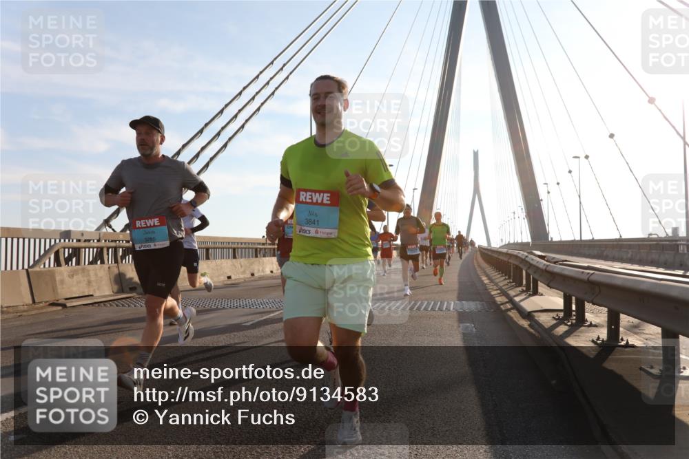 03.10.2025 - Köhlbrandbrückenlauf Yannick Fuchs http://msf.ph/oto/9134583 03.10.2025 08:21:45 Position 1 3785, 3841 meine-sportfotos.de
