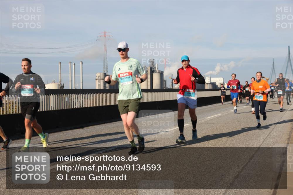 03.10.2025 - Köhlbrandbrückenlauf Lena Gebhardt http://msf.ph/oto/9134593 03.10.2025 09:52:45 Position 2 1525, 2449 meine-sportfotos.de
