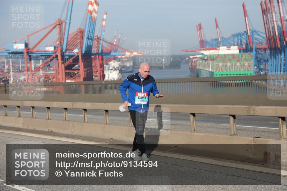 03.10.2025 - Köhlbrandbrückenlauf Yannick Fuchs http://msf.ph/oto/9134594 03.10.2025 09:10:00 Position 2 2623 meine-sportfotos.de
