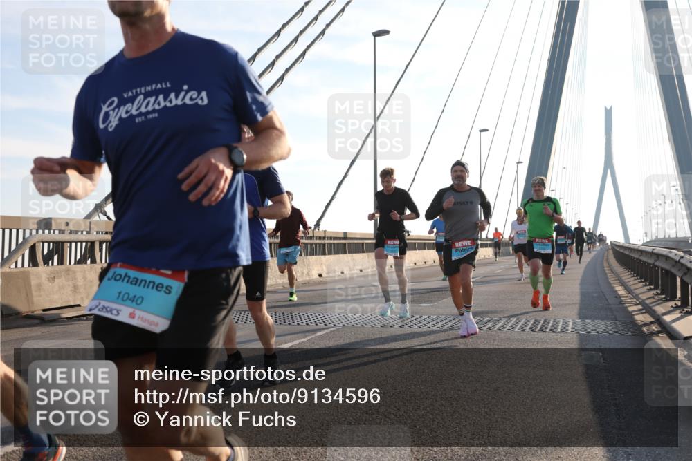 03.10.2025 - Köhlbrandbrückenlauf Yannick Fuchs http://msf.ph/oto/9134596 03.10.2025 08:21:45 Position 1 1040 meine-sportfotos.de