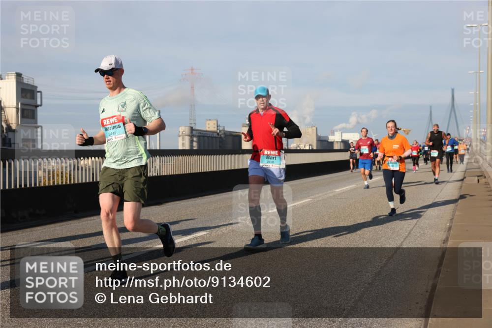 03.10.2025 - Köhlbrandbrückenlauf Lena Gebhardt http://msf.ph/oto/9134602 03.10.2025 09:52:46 Position 2 2449, 2450 meine-sportfotos.de