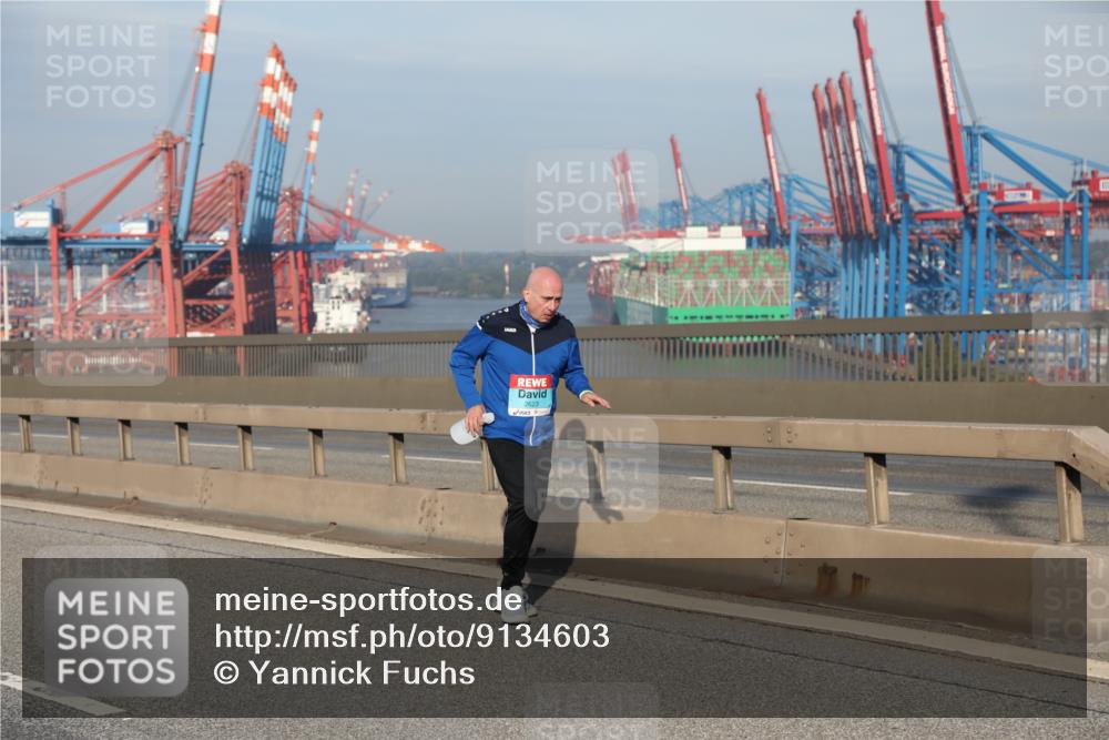 03.10.2025 - Köhlbrandbrückenlauf Yannick Fuchs http://msf.ph/oto/9134603 03.10.2025 09:10:01 Position 2 2623 meine-sportfotos.de
