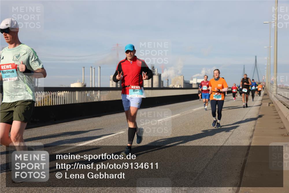 03.10.2025 - Köhlbrandbrückenlauf Lena Gebhardt http://msf.ph/oto/9134611 03.10.2025 09:52:46 Position 2 2449, 2450 meine-sportfotos.de