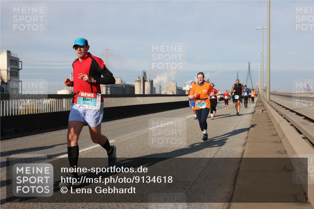 03.10.2025 - Köhlbrandbrückenlauf Lena Gebhardt http://msf.ph/oto/9134618 03.10.2025 09:52:47 Position 2 2450, 1858 meine-sportfotos.de