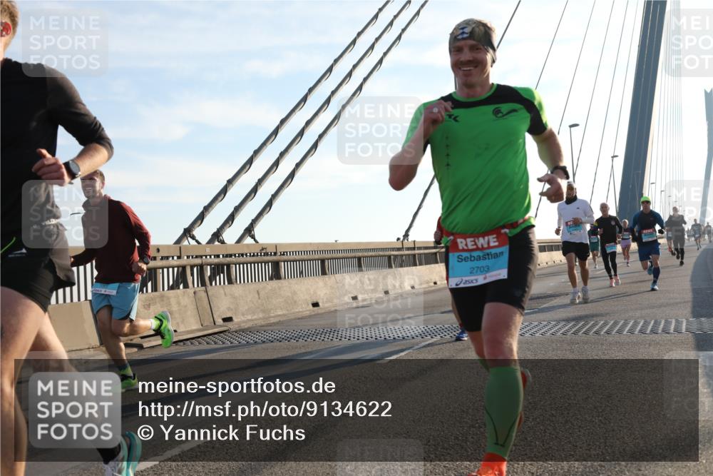 03.10.2025 - Köhlbrandbrückenlauf Yannick Fuchs http://msf.ph/oto/9134622 03.10.2025 08:21:47 Position 1 2703 meine-sportfotos.de