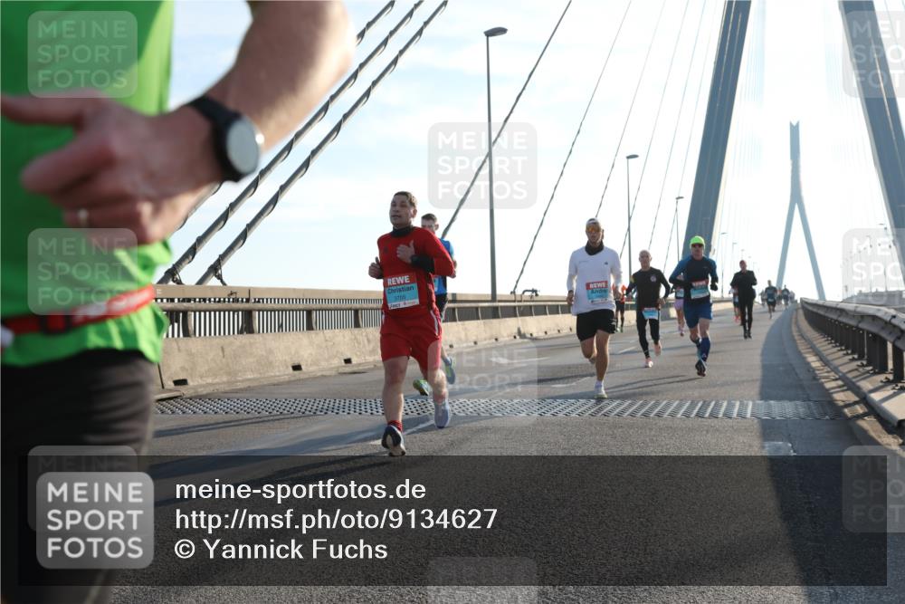 03.10.2025 - Köhlbrandbrückenlauf Yannick Fuchs http://msf.ph/oto/9134627 03.10.2025 08:21:48 Position 1 3705 meine-sportfotos.de