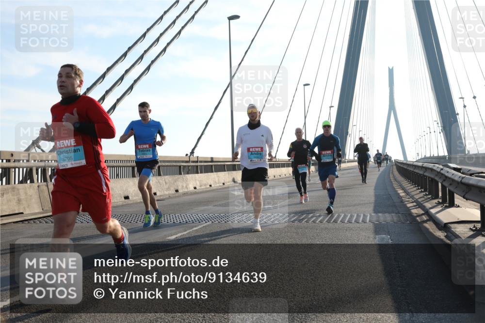 03.10.2025 - Köhlbrandbrückenlauf Yannick Fuchs http://msf.ph/oto/9134639 03.10.2025 08:21:49 Position 1 3705 meine-sportfotos.de