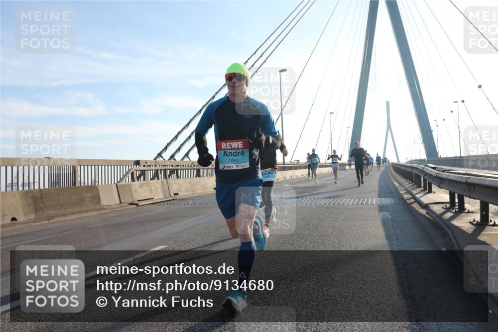 03.10.2025 - Köhlbrandbrückenlauf Yannick Fuchs http://msf.ph/oto/9134680 03.10.2025 08:21:51 Position 1 1050 meine-sportfotos.de