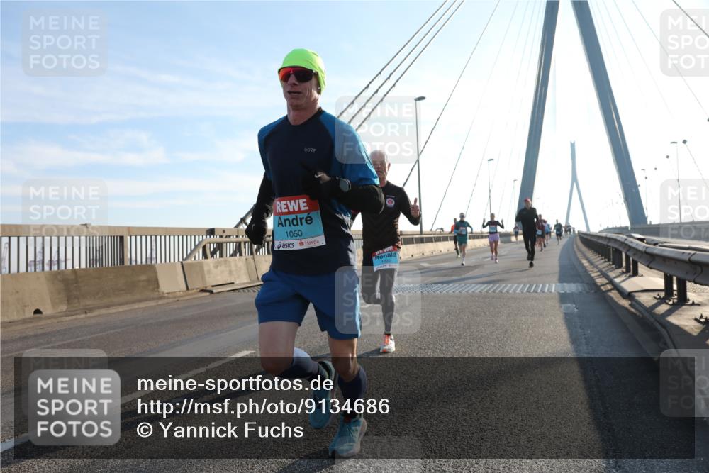 03.10.2025 - Köhlbrandbrückenlauf Yannick Fuchs http://msf.ph/oto/9134686 03.10.2025 08:21:51 Position 1 1050 meine-sportfotos.de