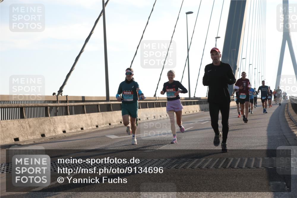 03.10.2025 - Köhlbrandbrückenlauf Yannick Fuchs http://msf.ph/oto/9134696 03.10.2025 08:21:52 Position 1 1275 meine-sportfotos.de