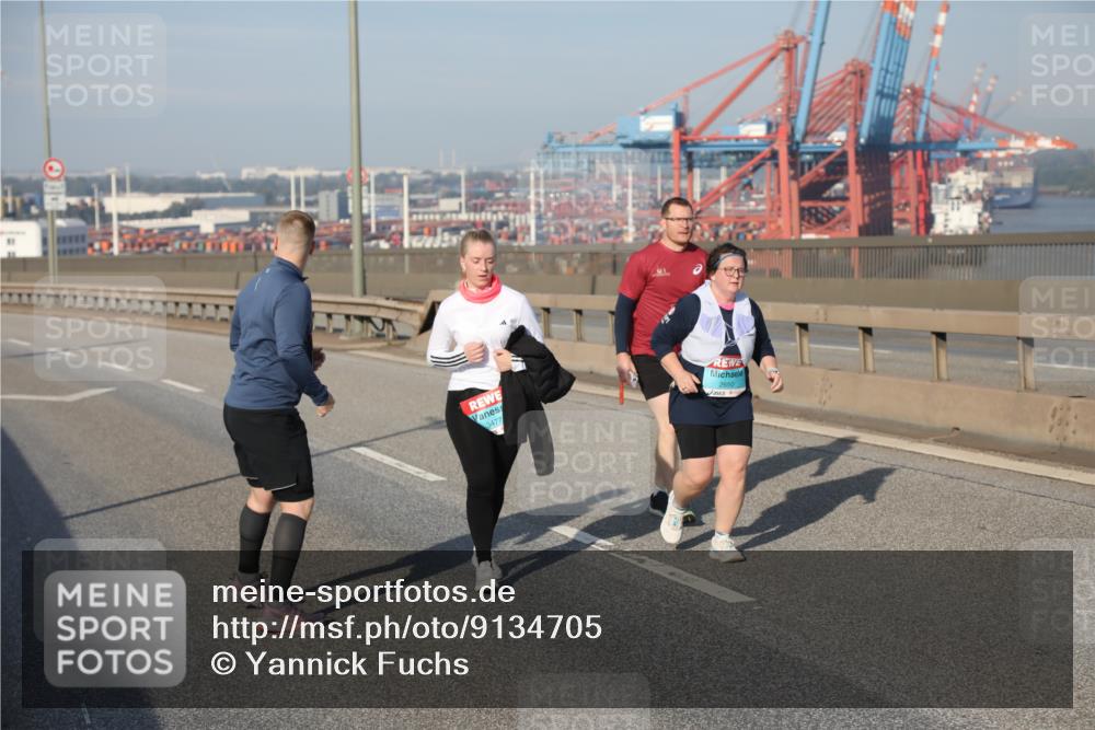 03.10.2025 - Köhlbrandbrückenlauf Yannick Fuchs http://msf.ph/oto/9134705 03.10.2025 09:10:26 Position 2 3477, 2650 meine-sportfotos.de